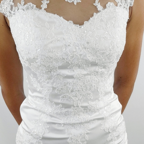 Wedding Dress - Picture 4 of 12